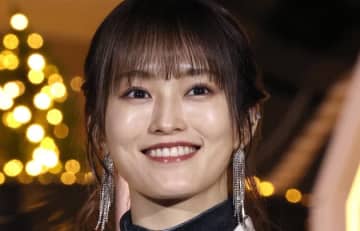 山本彩、ミャクミャクとキティちゃんのコラボフェイスパックをXで公開⇒「シュールすぎ」と話題に