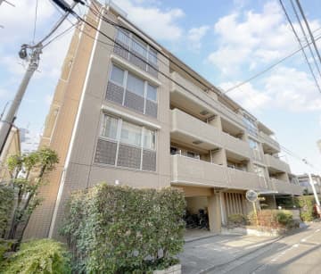 大井仙台坂レジデンス 4階｜「大井町」駅徒歩7分。交通利便性良好。閑静な住宅街に位置する低層レジデンス。東南・南西向きで陽当たり・通風良好な角住戸