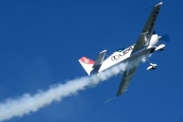 5月4日開催の岩国航空基地フレンドシップデーで、エアレース世界チャンピオンの室屋義秀選手がデモフライト