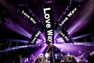 【ライブレポート】吉川晃司、40周年記念ツアー武道館公演で示した“信念と矜持”
