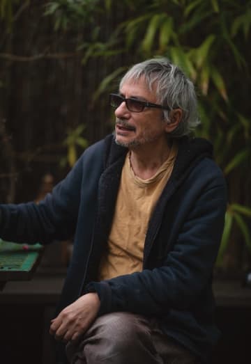 紛争が絶えない世界への怒りも…レオス・カラックス監督の自画像的シネマエッセイ