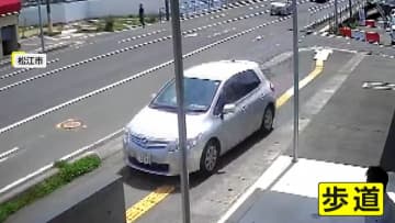 「立ち尽くしてしまった」思わずぼう然…“高齢男性”運転の車が歩道走行　左車線と間違えて入ったか？島根・松江市