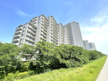 パークハウス多摩川北四番館 3階｜「鵜の木」駅徒歩6分。365日有人管理。緑豊かな多摩川のほとりに佇むレジデンス。100㎡超、南東向きで陽当たり良好。