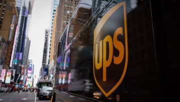 米ＵＰＳ、２万人を削減へ　アマゾンとの事業縮小で