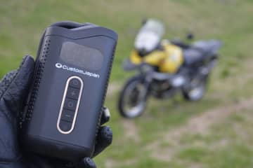 バイクに乗る前にタイヤの空気圧チェックはやるべき｜手軽に使える神アイテム「電動エアポンプ」も紹介