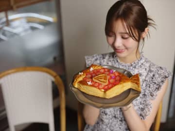 名店のパティシエが教える。モデル・松川星さんが学ぶ正しいフランス菓子 vol.10｜「ポワソンダブリル」