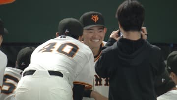 【巨人】「このまま連勝して“ジャイアンツウイーク”に！」萩尾匡也が円陣で声枯らし盛り上げる　吉川や岸田ら笑顔に