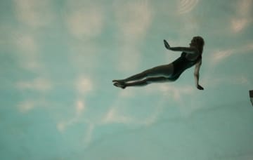 『IT’S NOT ME イッツ・ノット・ミー』に詰め込まれた、レオス・カラックスの意志や焦燥