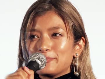 ローラ、京都の寺院で和服姿ショットに「アンニュイに素敵」「たたずまいが素晴らしい」の称賛