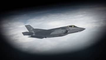 世界の軍事支出、冷戦後で最大の伸び　国際平和研報告