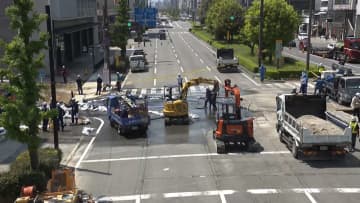 玄関に浸水、車水没した人も…交通・水道水にも影響　京都市中心部に「大量の水」原因は“上水道の水道管に亀裂”