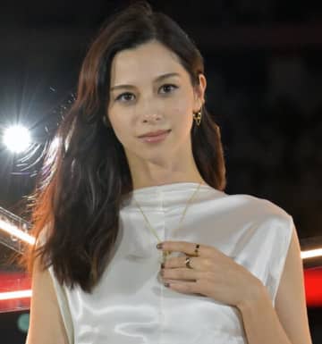 「エモすぎ！」中条あやみ、映画主演俳優らとの3ショットに「最高！」「良すぎる」と大反響