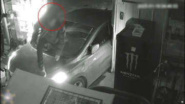 厳重な対策の質屋に車で突入…複数の銃を盗んだ犯人ら逃走　被害額450万円以上、少なくとも5人関与か　米・ケンタッキー州