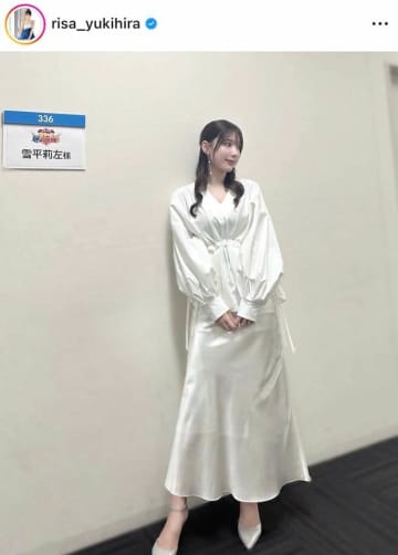 人気ラウンドガール雪平莉左、美腹筋チラ見え春コーデがキュート　「なんて美しいんだろ」「最高かよ」