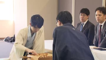 対局の舞台はGWで賑わう羽田空港！3連覇目指す藤井聡太七冠（22）に永瀬拓矢九段（32）が挑戦　名人戦七番勝負第2局2日目