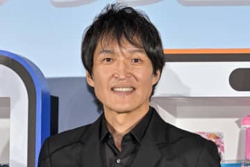 千原ジュニア、人気芸人と歌舞伎町で飲み会　“ゼロ距離”ショットに「もぉ彼女やん」の声