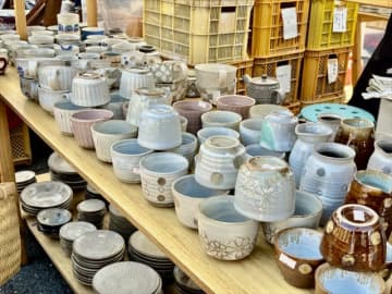 【「春の益子陶器市」現地速報】人気作家のテント・無料駐車場はどこにある？自分だけの器探しの旅へ｜栃木県