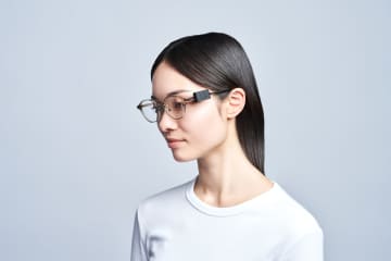 メガネがマウスに！？ 頭の動きでスマホを操作するウェアラブルデバイス「JINS ASSIST」