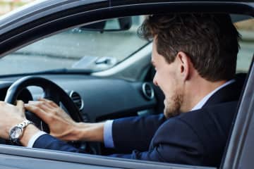 『あおり運転』をする人の心理5選　なぜわざわざ迷惑をかけてまで妨害行為をするの？