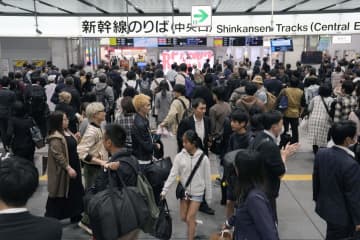 東海道新幹線一時見合わせ　ヘビ原因で停電、86本遅れ