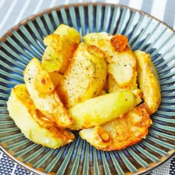 【揚げないポテトだけどザックザク！！】「じゃがいも100個あっても足りない」激うまポテトレシピ3選