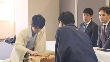 羽田空港で名人戦第2局　藤井七冠が2連勝「滑走路を眺めたりしてリフレッシュしながら考えることができた」