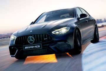 “F1技術が注がれた究極Cクラス”に、贅沢すぎる限定車が登場【Mercedes-AMG C 63 S E PERFORMANCE Edition Peak】