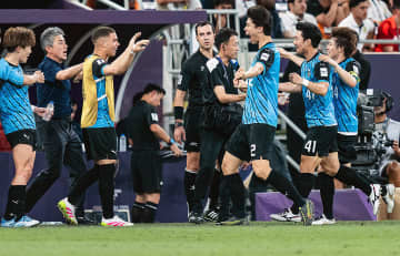 伊藤達哉の躍動に総力戦で勝ち切った川崎Fが“アジア青覇”に王手！　C・ロナウド擁するアル・ナスル撃破で初の決勝進出【ACLE2024-25】