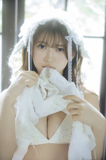 #Mooove!・石原さき、白と黒の衣装で美ボディ披露「B.L.T.」アザーカット7点公開