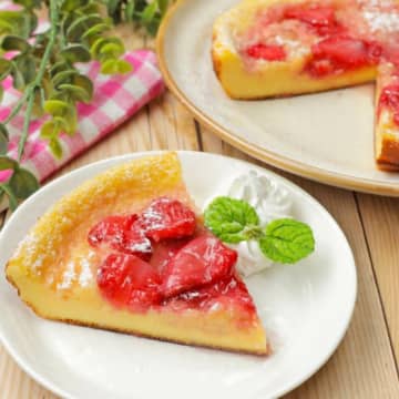 【フライパンで作れる簡単おやつ】混ぜて焼くだけだから初心者でも安心！いちごたっぷりスイーツレシピ