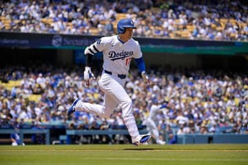 ドジャース客席ファンが“二塁打強奪”の珍事　敵野手が猛アピール、球場は騒然