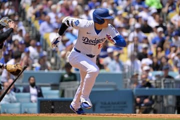 止まらぬ大谷翔平、フェンス直撃三塁打　5試合連続安打…パパ初アーチ翌日も快音響く