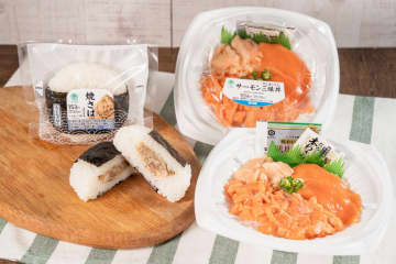 ファミマ、食品ロス削減で端材を使った「直巻 焼さば」「サーモン三昧丼」発売