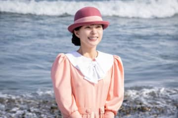 『波うららかに、めおと日和』第2話　“なつ美”芳根京子、旅先で“瀧昌”本田響矢の軍服姿に見惚れる