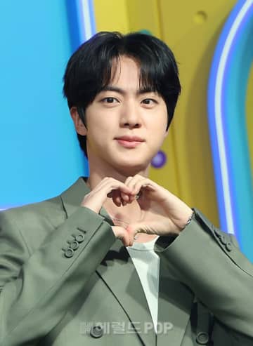 「BTS」JIN、初の単独ファンコンサート韓国公演全席完売…強力なチケットパワー