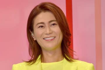 氷川きよし、真っ赤な「マイカー」を紹介　2ショットも披露「車は一生、赤が良い」