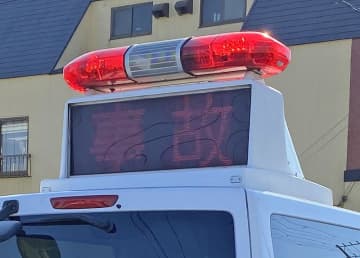 トラックと衝突、バイクの83歳女性死亡　山武の交差点