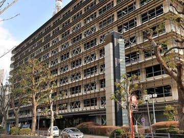 土の代わりにごみでかさ上げ…業者の2人を逮捕　廃棄物処理法違反の疑い　倉庫の内装工事の現場に木くずや廃プラスチックなどを持ち込む　依頼した会社の社長が「大量のごみが持ち込まれている」と通報