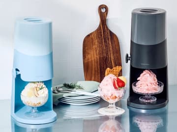 ドウシシャの新「とろ雪かき氷器」手動でも作れる