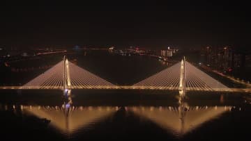 湘江の美しい景観と調和、興聯路大橋が開通　中国湖南省長沙市