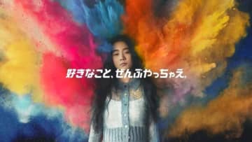 Chilli Beans. 新曲「tragedy」MV公開、メンバーが"欲しいもの"や"理想"が宙に吊るされた空間で演奏