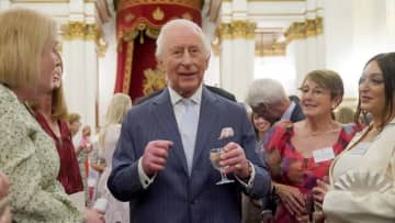 英チャールズ国王、がん診断の「最も暗い瞬間」を振り返る