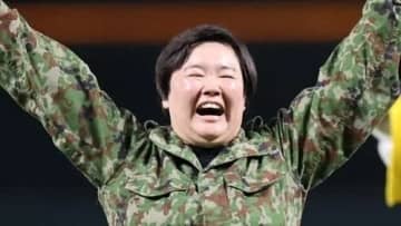やす子、エアガンで9枚の的を初見で全て撃ち抜くスゴ技披露。「凄すぎる」「うますぎ」と称賛続々
