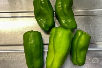 ピーマン「そこ」も食べられるの？　下処理、間違ってたかも…「真っ先に捨ててた」衝撃受ける人が続出