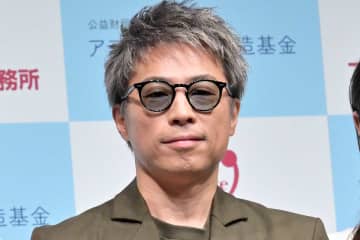田村淳が愛車を公開　ピカピカ“高級車”に驚きの声「さすが芸能人」「ハンドルも次世代みたい」