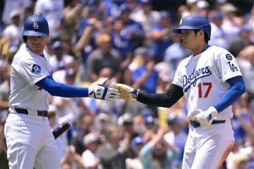 ドジャース戦客席に紛れた人気女子ゴルファー　「米国に馴染んでる」と熱視線「笑顔が最高」