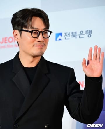 【PHOTO】イ・ヒジュン＆キム・シンロクら「第26回全州国際映画祭」レッドカーペットに登場