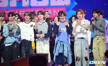 【PHOTO】TWS、4/30放送の「SHOW CHAMPION」で1位を獲得！