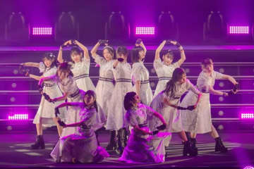 つばきファクトリー、結成10周年記念&八木栞卒業公演を武道館で開催 初披露の最新曲含むシングル作品全曲披露