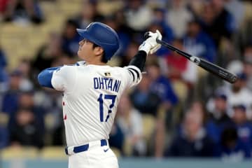大谷翔平 片手打ちでフェンス直撃の三塁打を放つ！ 5試合連続二桁安打と打線好調のドジャースは5連勝